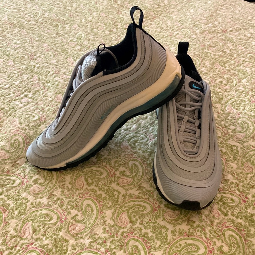 EUC Nikes size 8